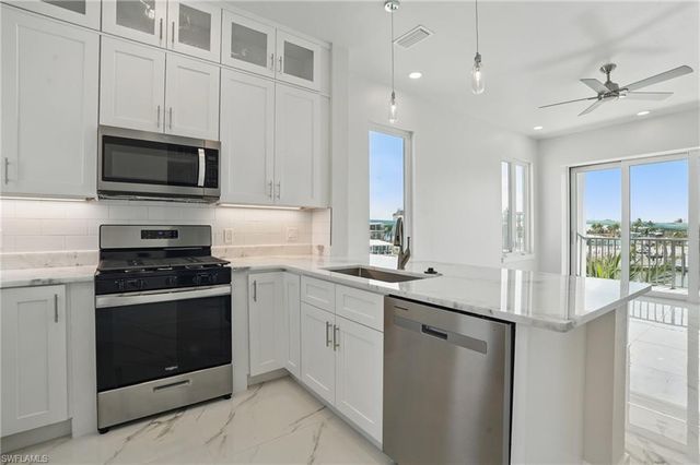 855 Lagoon ST # 3, Fort Myers Beach, FL 33931