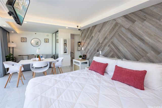 2427 Kuhio Avenue 1005, Honolulu, HI 96815