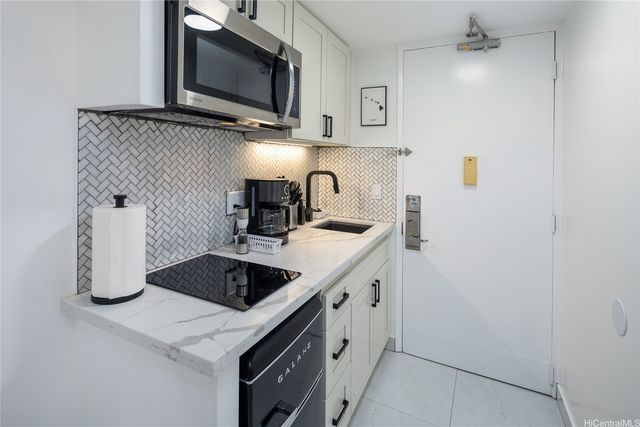 2427 Kuhio Avenue 1005, Honolulu, HI 96815