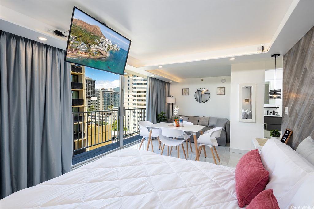 2427 Kuhio Avenue 1005, Honolulu, HI 96815