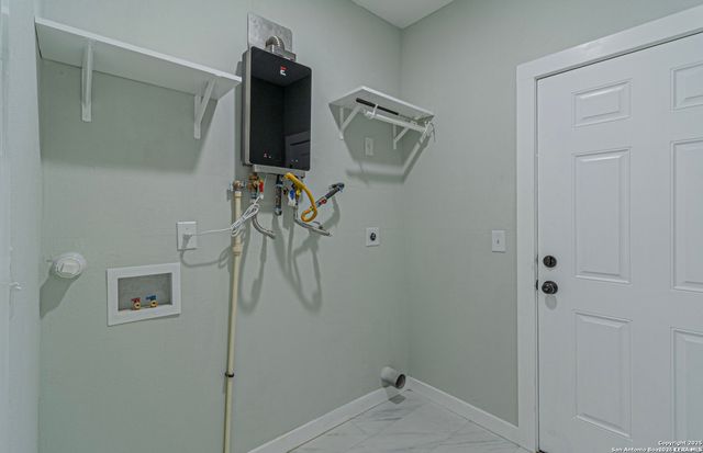 210 N San Jacinto, San Antonio, TX 78207