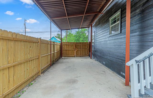 210 N San Jacinto, San Antonio, TX 78207