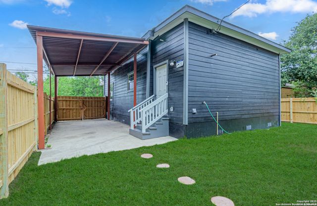 210 N San Jacinto, San Antonio, TX 78207