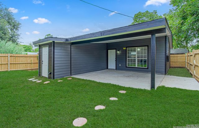 210 N San Jacinto, San Antonio, TX 78207