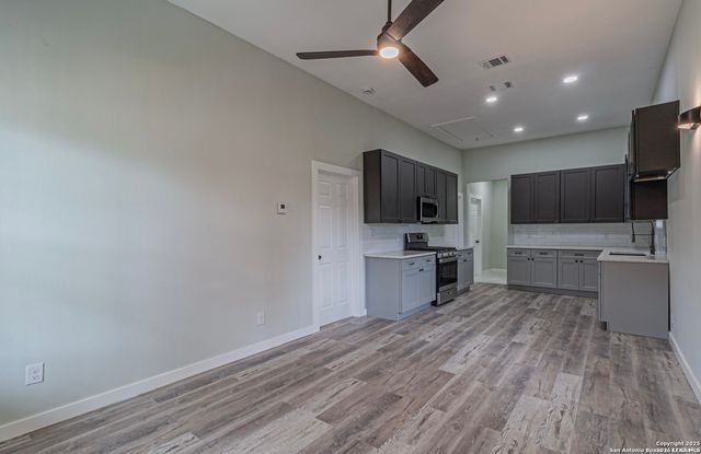 210 N San Jacinto, San Antonio, TX 78207