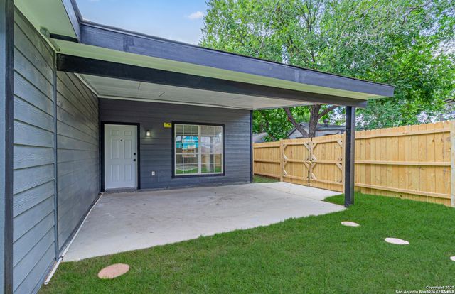 210 N San Jacinto, San Antonio, TX 78207