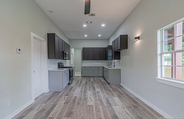 210 N San Jacinto, San Antonio, TX 78207