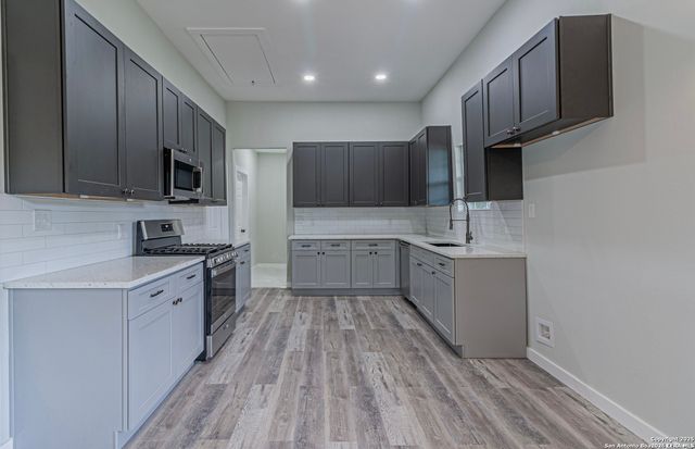 210 N San Jacinto, San Antonio, TX 78207