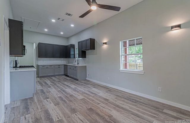 210 N San Jacinto, San Antonio, TX 78207