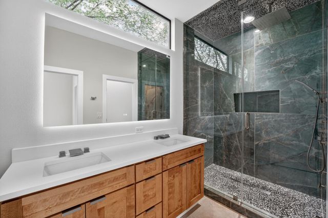 1616 Haskell ST A, Austin, TX 78702