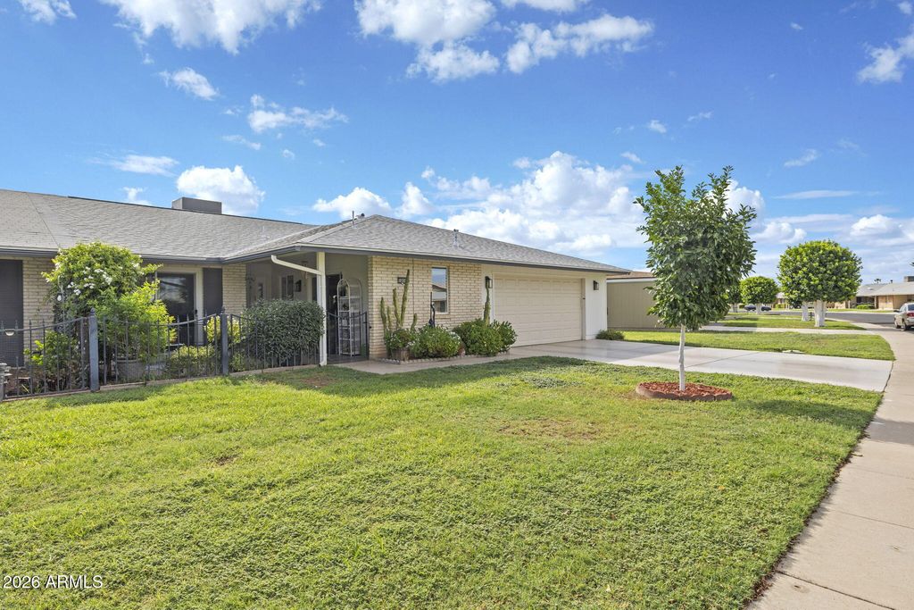 10896 W CLAIR Drive, Sun City, AZ 85351 — exterior