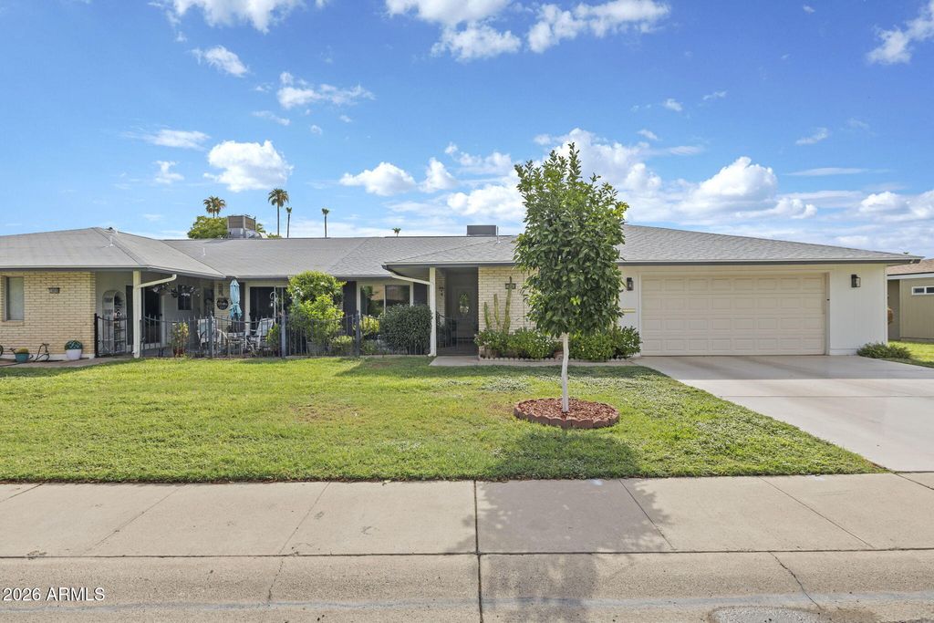 10896 W CLAIR Drive, Sun City, AZ 85351 — photo 2