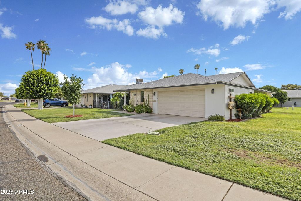 10896 W CLAIR Drive, Sun City, AZ 85351 — photo 3