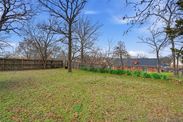 1122 S Division Street, Sapulpa, OK 74066