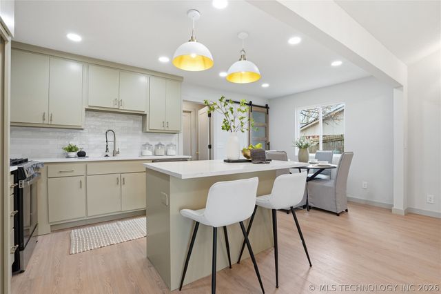 1122 S Division Street, Sapulpa, OK 74066