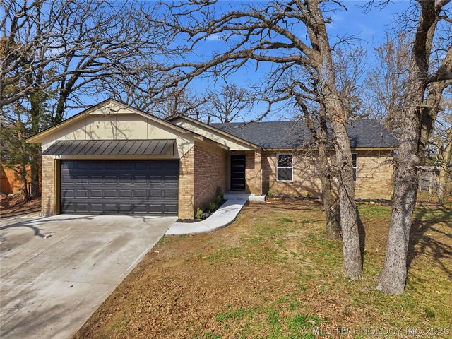 1122 S Division Street, Sapulpa, OK 74066
