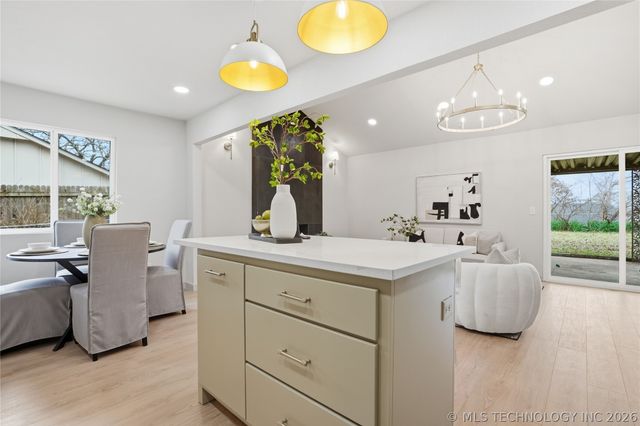 1122 S Division Street, Sapulpa, OK 74066