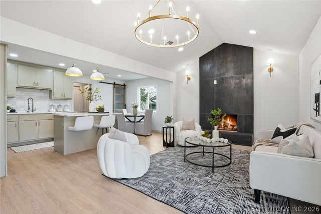 1122 S Division Street, Sapulpa, OK 74066