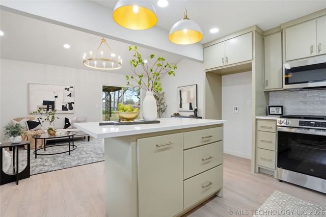 1122 S Division Street, Sapulpa, OK 74066