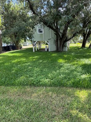 44 Starling Drive, Palacios, TX 77465