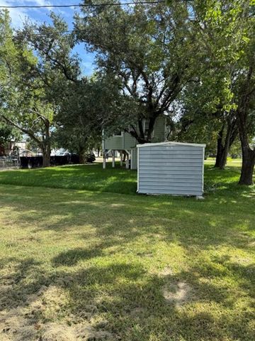 44 Starling Drive, Palacios, TX 77465