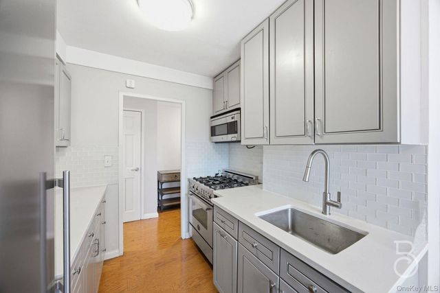 33-43 14th Street 10A, Astoria, NY 11106