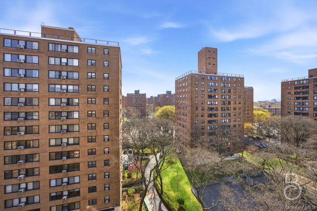 33-43 14th Street 10A, Astoria, NY 11106