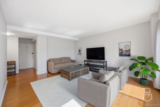 33-43 14th Street 10A, Astoria, NY 11106