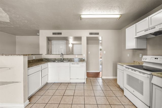 3817 Longmeadow Way, Fort Worth, TX 76133