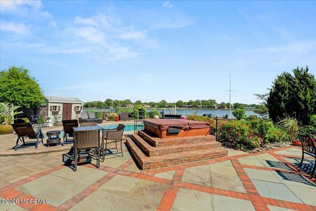 68 Seneca Place, Oceanport, NJ 07757