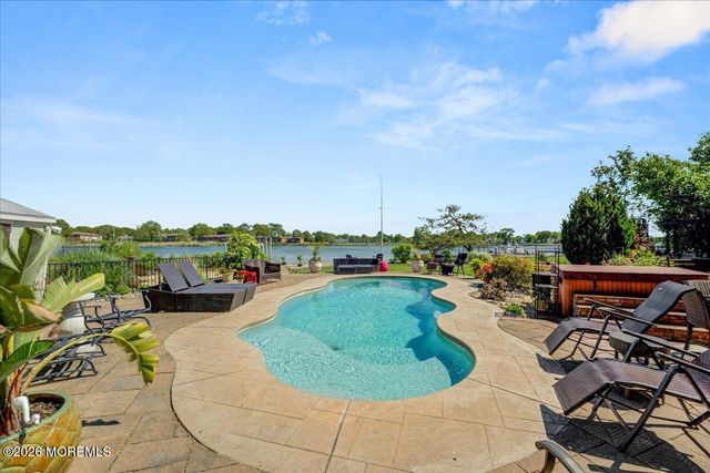 68 Seneca Place, Oceanport, NJ 07757