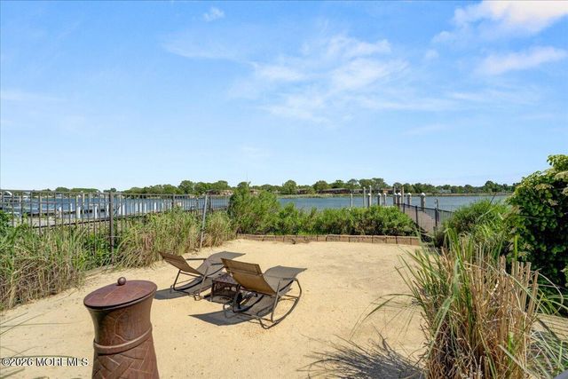 68 Seneca Place, Oceanport, NJ 07757