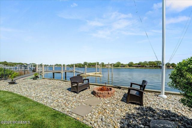 68 Seneca Place, Oceanport, NJ 07757