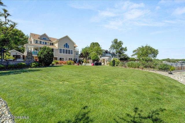 68 Seneca Place, Oceanport, NJ 07757