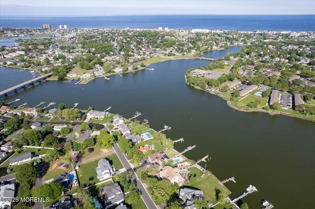 68 Seneca Place, Oceanport, NJ 07757