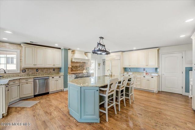 68 Seneca Place, Oceanport, NJ 07757