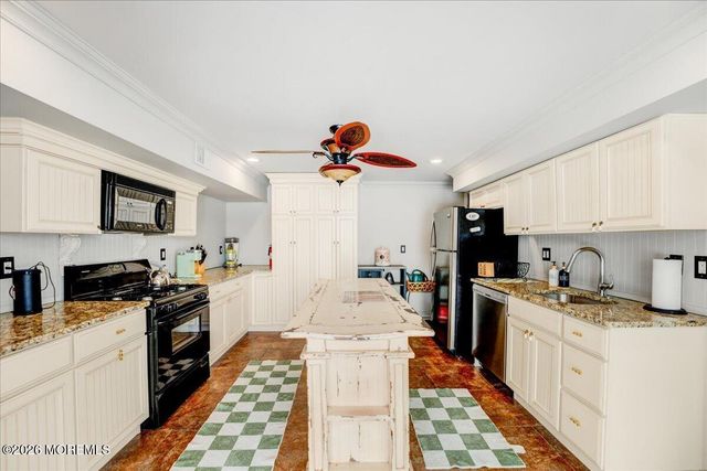 68 Seneca Place, Oceanport, NJ 07757