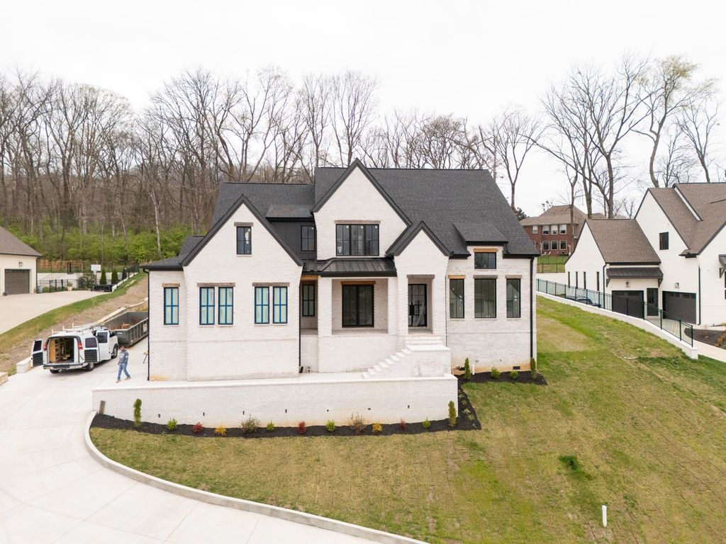 1586 Eastwood Dr, Brentwood, TN 37027