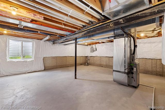 38 E Dallas Avenue, Madison Heights, MI 48071