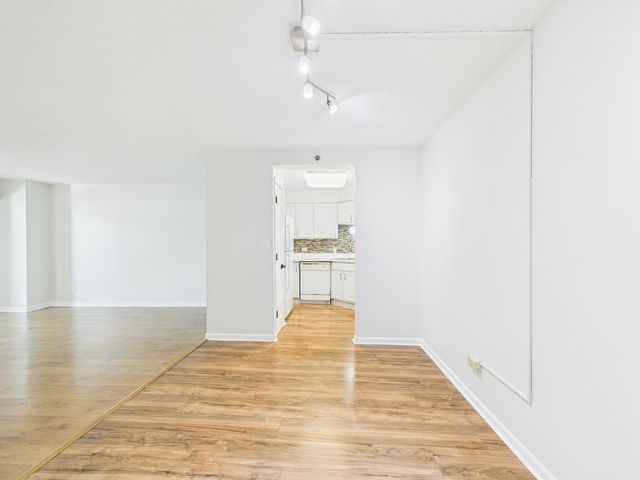 9514 W LAWRENCE Avenue 2406, Schiller Park, IL 60176