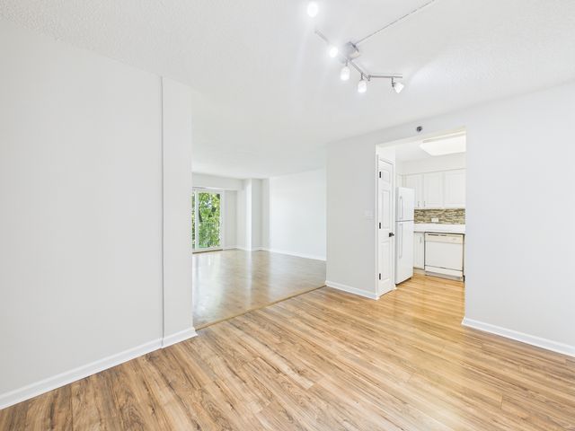 9514 W LAWRENCE Avenue 2406, Schiller Park, IL 60176