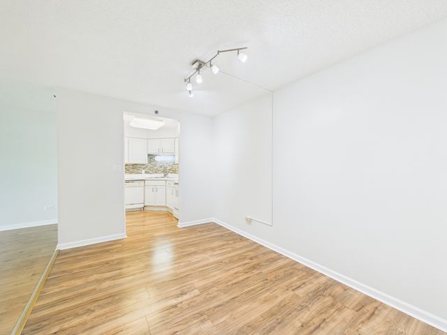 9514 W LAWRENCE Avenue 2406, Schiller Park, IL 60176