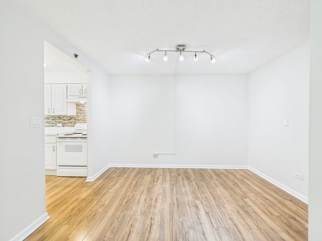 9514 W LAWRENCE Avenue 2406, Schiller Park, IL 60176