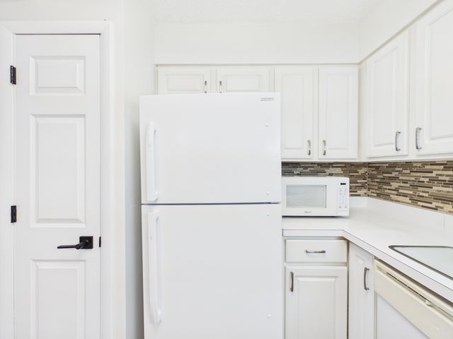 9514 W LAWRENCE Avenue 2406, Schiller Park, IL 60176