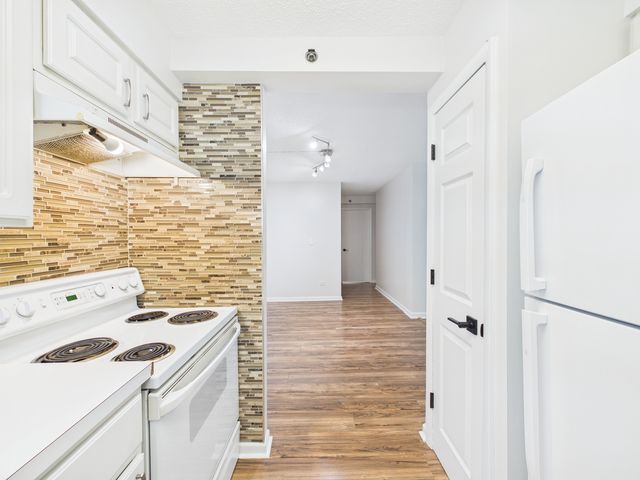 9514 W LAWRENCE Avenue 2406, Schiller Park, IL 60176