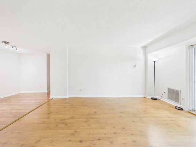 9514 W LAWRENCE Avenue 2406, Schiller Park, IL 60176