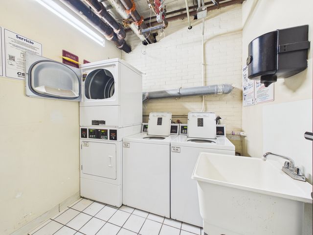 9514 W LAWRENCE Avenue 2406, Schiller Park, IL 60176