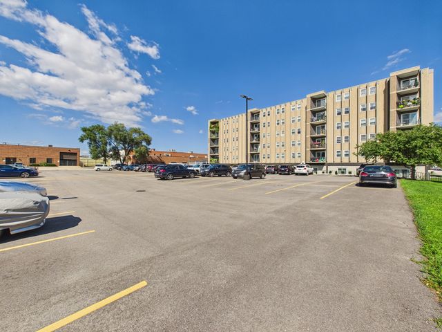 9514 W LAWRENCE Avenue 2406, Schiller Park, IL 60176