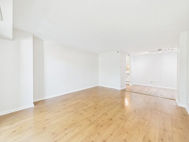 9514 W LAWRENCE Avenue 2406, Schiller Park, IL 60176