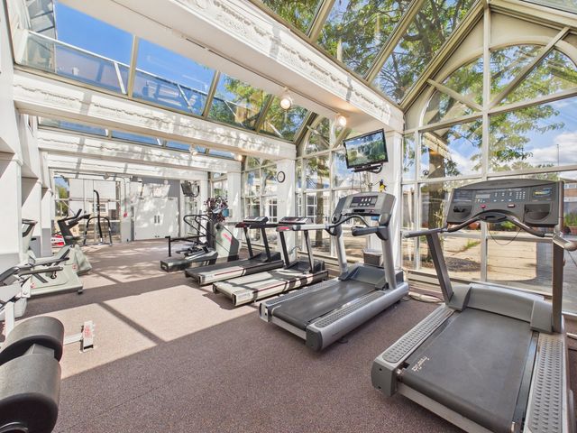 9514 W LAWRENCE Avenue 2406, Schiller Park, IL 60176